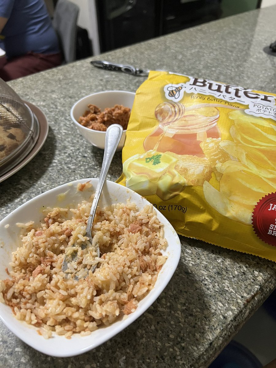 junearltl's tweet photo. good eve oomfs, kain na kayo https://t.co/GKoHcRffDH