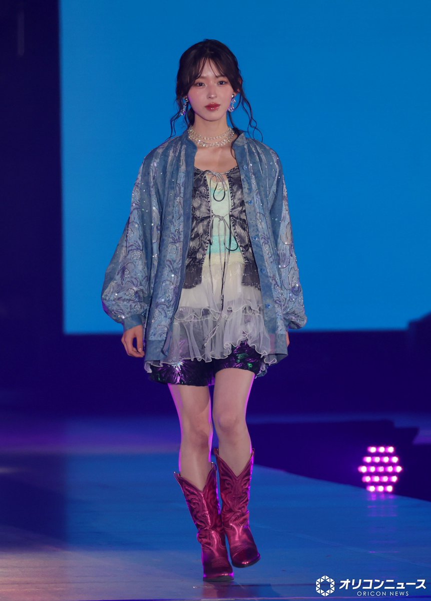 oricon's tweet photo. 【🌷ガルアワ 26 A/W🌷】

“今日好き”多田梨音
美脚際立つ個性的ファッション💕

デコルテには輝くネックレスも💫
https://t.co/VtA1P6tzn1

＼フォトギャラ随時更新中📸🌟／
https://t.co/FK0zwnXOG2

#ガルアワ2026AW https://t.co/yUjtt4rfTZ