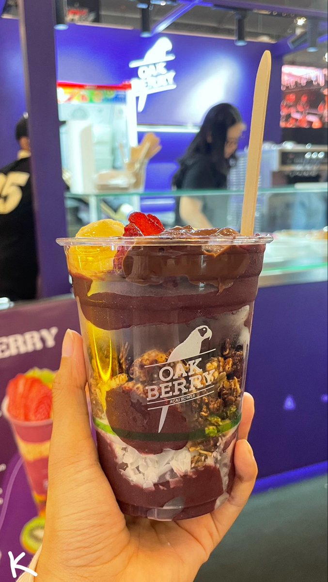 konyonion's tweet photo. Oakberry in Jakarta 🥰💜

Finally ngerasain si acai acai itu 😇 emang ENAK BANGET sih wajar si seonghyeon itu sampe bikinin lagu… walaupun udah gaada lagi yang collab cortis huhu tapi jujur nagih pls buka store yang banyak 🫰🏻 https://t.co/5225lf2e3X