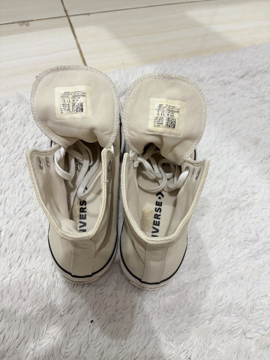 kdyedit's tweet photo. WTS Converse Chuck Taylor All Star Lift Platform High (original) 400k

aku beli di store converse langsung for 1.049k ((if im not mistaken)).

jarang banget aku pakai + gapernah aku pakai lagi jadi daripada rusak aku jual yaa guys. masih bagus bgt kondisinya🫶🏻 https://t.co/QkXWDMJjsX