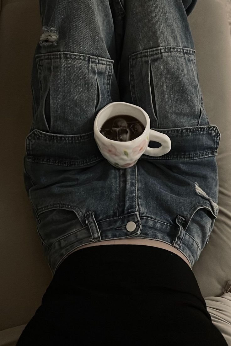 corvznd's tweet photo. ⠀⠀
Bom dia! Me acordou para brincar e agora está se espreguiçando para dormir; vou perturbar também, se acordei cedo ele também vai
⠀⠀ https://t.co/oqVF06cqhx