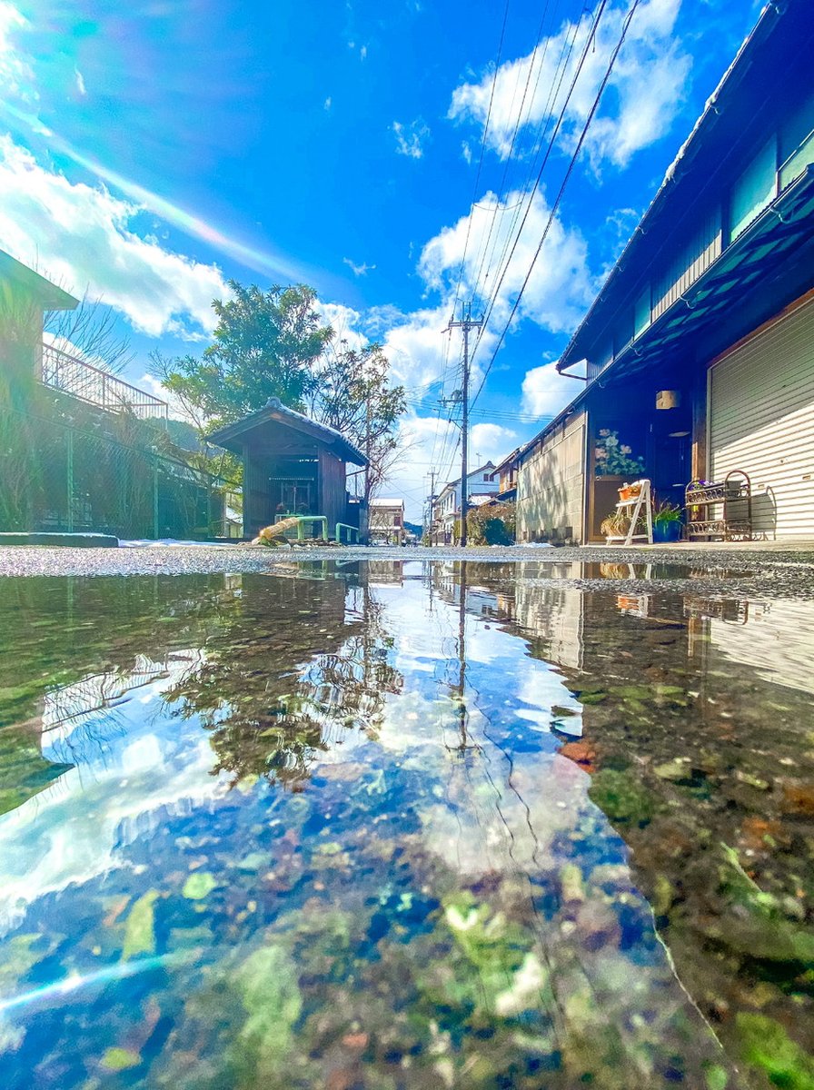 tguedes30RJ's tweet photo. 最近よく行ってるバ先に行く途中に保育園だか幼稚園があるのだが、今日前を通りかかった際に男児が先生に「おはようございまーす！」と言ったら先生が「おはよう！　ご挨拶かっこいい！　偉いねー！！」と答えていて、こ、これが子供への接し方というものか……と圧倒された（普段子供に縁がないので https://t.co/E0CXZGCAC7
