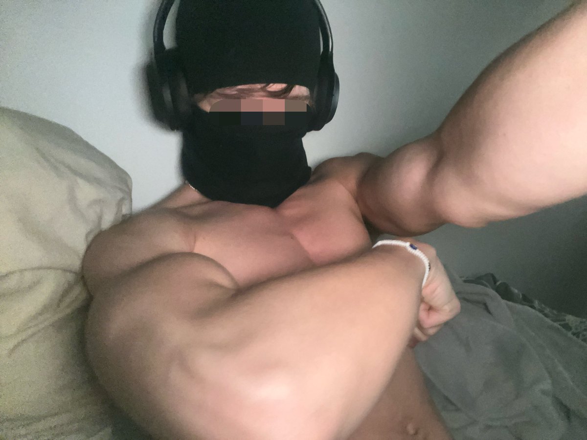 hvhsy's tweet photo. who wants their head crushed https://t.co/FOwD4Na29F