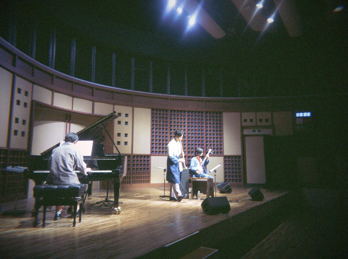 aonotoki2025's tweet photo. 「蒼ノトキ」満員御礼ありがとうございました。

会場の皆様と音楽を通してひとつになれたような時間を過ごすことができ、とても嬉しく思っています。
ユーリカブルー様をはじめ、関係者・スタッフの皆様もありがとうございました。

そして次回「蒼ノトキ」ライブは、
1/21(木)に決定✨詳細はコメ欄⏬ https://t.co/9RLdDvGzro