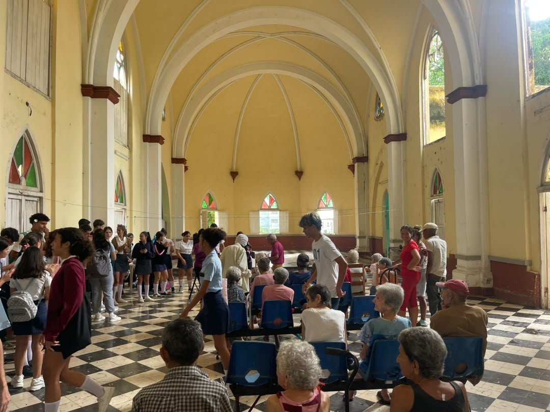 FarfanPina's tweet photo. Estudiantes del IPU Honorato del Castillo Cancio visitan el hogar de ancianos.Disfrutan de lo lindo todas las generaciones.Felicidades  a ese colectivo pedagógico.
#SanctiSpíritusEnMarcha 
#CubaMinef
@DeivyPrezMartn1 
@AlexisLorente74 
@YosvanyRodrgu11 https://t.co/CYlJ1Pz57a
