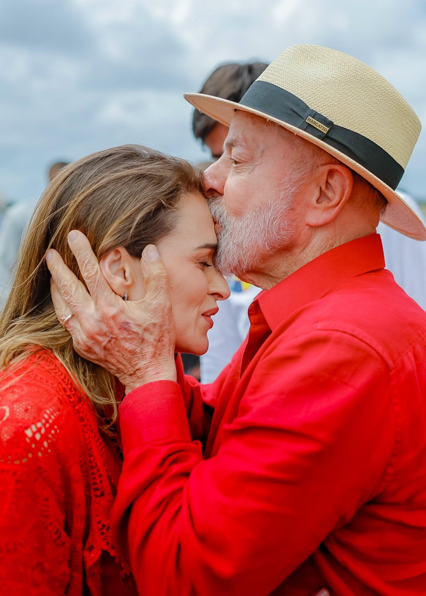 MariliaArraes's tweet photo. ✊ ANDANDO COM A FÉ NA DEMOCRACIA AO LADO DE @lulaoficial! Simbora votar 13 no dia 4 de outubro e eleger novamente o melhor presidente da nossa história!  E a senadora de Lula é Marília 1️⃣ 2️⃣ 3️⃣ 📸 Foto: Ricardo Stuckert #MariliaArraes #Pernambuco #Lula #TimeDeLula #Senado https://t.co/9bsuRkzMN8