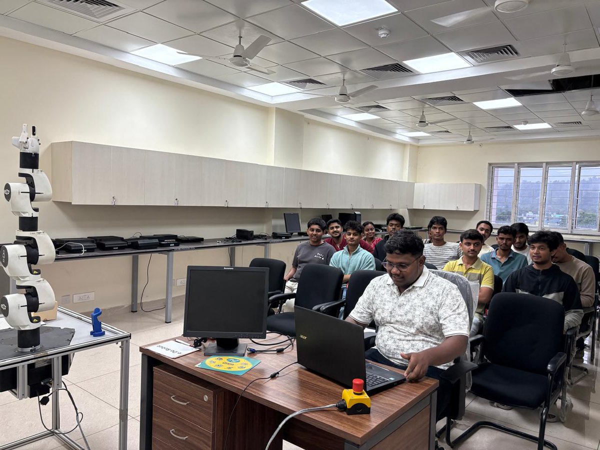 estc_ramnagar's tweet photo. 4-Week Robotics &amp; Mechatronics Internship Begins at ESTC, Ramnagar! 📷
We are pleased to welcome 15 students pursuing Diploma in Robotics &amp; Mechatronics from IDEMI, Mumbai, who have commenced their four-week internship programme at Electronics Service &amp; Training Centre, Ramnagar. https://t.co/fRbYJDpYa7