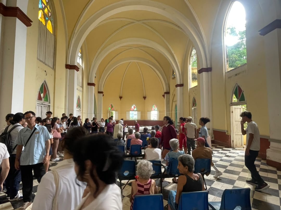 FarfanPina's tweet photo. Estudiantes del IPU Honorato del Castillo Cancio visitan el hogar de ancianos.Disfrutan de lo lindo todas las generaciones.Felicidades  a ese colectivo pedagógico.
#SanctiSpíritusEnMarcha 
#CubaMinef
@DeivyPrezMartn1 
@AlexisLorente74 
@YosvanyRodrgu11 https://t.co/CYlJ1Pz57a