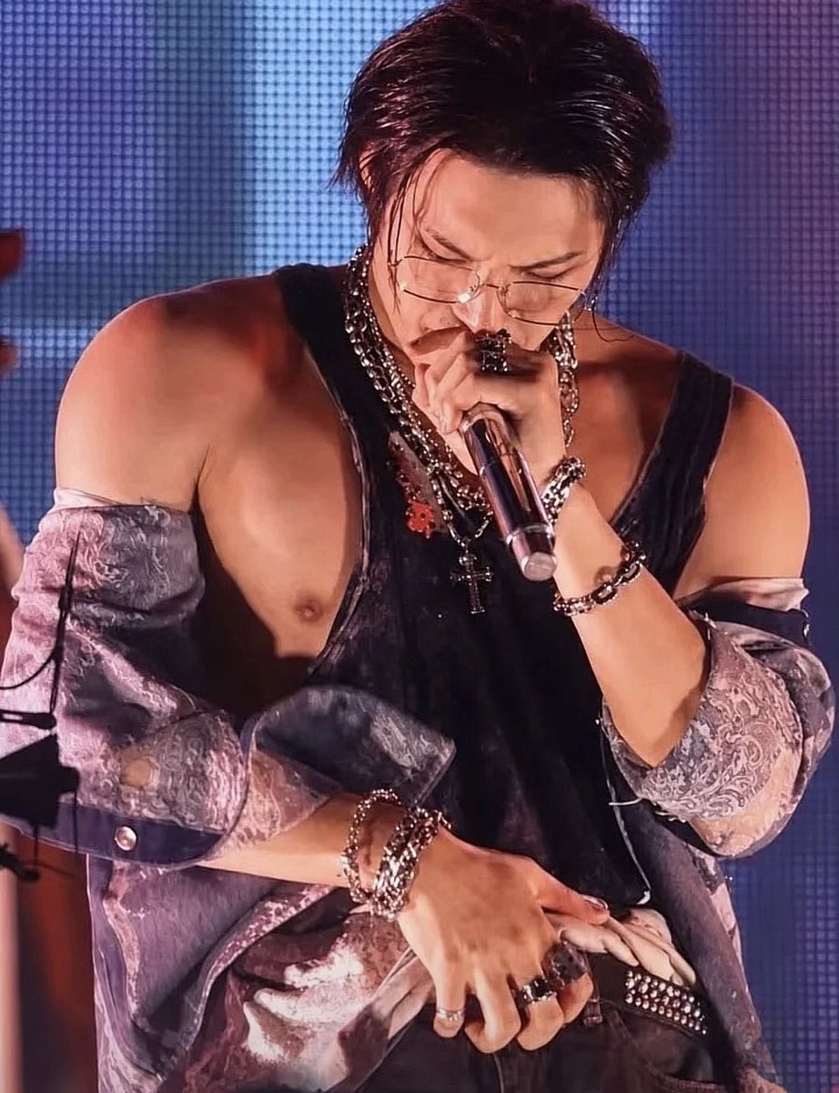 sitdownjohnny's tweet photo. JUST REDISCOVERED THIS PIC AND IM GOING TO MAKE IT EVERYONES PROBLEM DJDJDJDJD https://t.co/N42m3lvUoZ