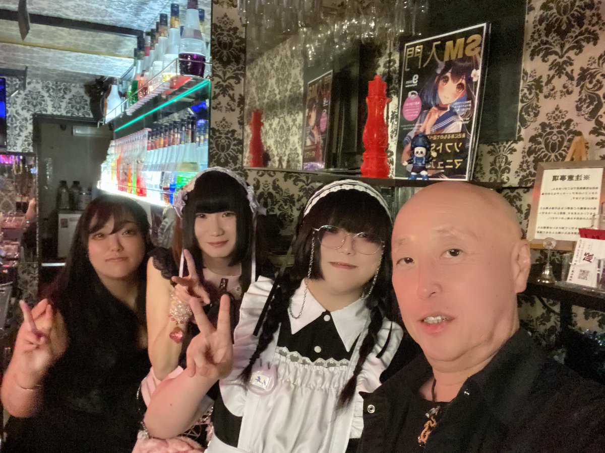 takedakouryu's tweet photo. 気づけば、9月最後の土曜日。
ついこの間まで夏の話をしていた気がするのに、来週にはもう10月です��
歳を重ねるごとに、一ヶ月が過ぎるのが早く感じる今日この頃。

だからこそ、楽しい夜くらいは時間を忘れて過ごしたいものですね。

皆様、土曜日の夜いかがお過ごしでしょうか。
武田亨龍です。

本日もエルドラドにおります。

そして今夜は、ワイン会も開催されます。

秋の気配を感じながら、美味しいワインを囲み、ゆっくり語らうひととき。

ワインがお好きな方はもちろん、
普段あまり飲まれない方も、
ぜひ気軽にご参加ください。

一週間お疲れ様の一杯も、
9月を振り返りながらの一杯も、
ワイン会を楽しんだ後のもう一杯も大歓迎です。

せっかくの土曜日。
今夜は少し夜更かしして、一緒にグラスを傾けませんか。

美味しいお酒と他愛もない話で、
皆様と楽しい時間をご一緒できれば嬉しいです。

今宵もエルドラドでお待ちしております。