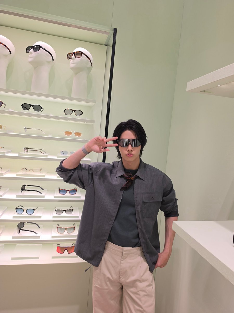 __opywpy__'s tweet photo. Win IG

Another pin on the map
#PradaSS27 #Prada @prada

WIN DEFINES PRADA SS27
#PRADASS27xWIN 
#winmetawin https://t.co/V00WVP1kXG