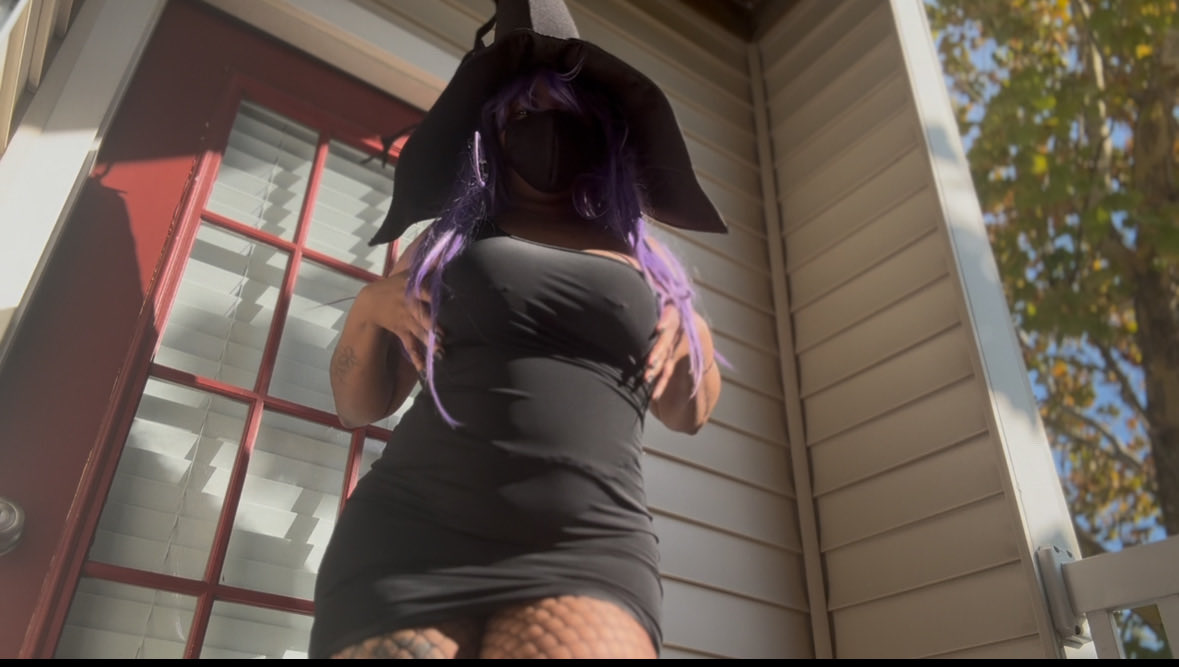 SugarlessSenpai's tweet photo. Do you like thick witches? https://t.co/572dNvrF8R