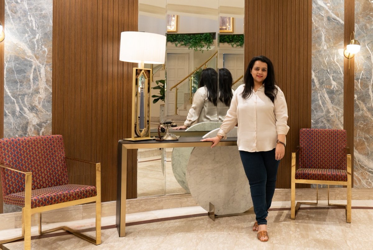 DewittFrattali's tweet photo. Before and after: Where first impressions become unforgettable. This villa lobby combines elegant porcelain cladding, warm wood textures, and bespoke furnishings to create a refined, inviting space that makes an impact from the moment you arrive. https://t.co/TVIRXdaBtU