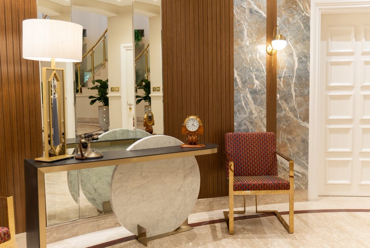 DewittFrattali's tweet photo. Before and after: Where first impressions become unforgettable. This villa lobby combines elegant porcelain cladding, warm wood textures, and bespoke furnishings to create a refined, inviting space that makes an impact from the moment you arrive. https://t.co/TVIRXdaBtU