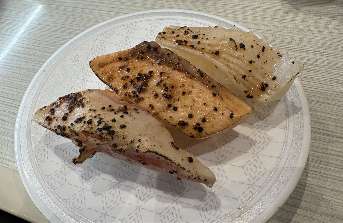 EsoCBWYurELWAPx's tweet photo. 濃厚な旨みと甘みの「うにつつみ」が100円（税込110円）

マグロ1尾から数%しか取れない＂はらみ＂を大切りでご提供する「大切りまぐろはらみ」を100円（税込110円）で販売しますと聞いて行って来ました😋
#はま寿司 https://t.co/3VEcD5UE4E