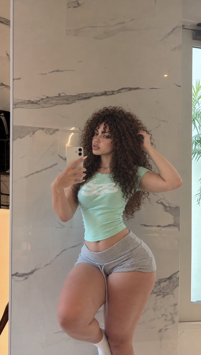 zeliakallatras's tweet photo. figured you needed a cute distraction today.. left a little surprise on my 🔗 https://t.co/1Am8nfbZFv