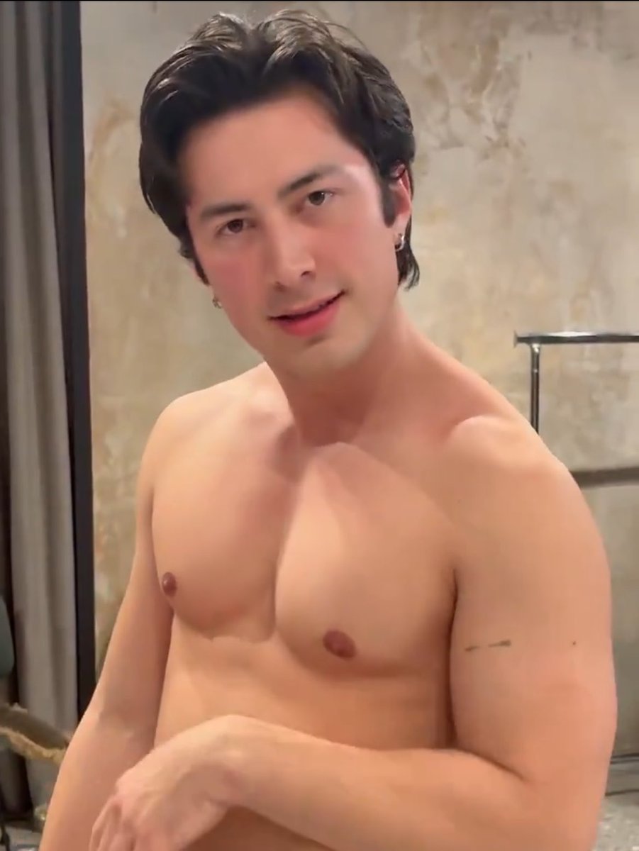 hudsonsshanes's tweet photo. refocusing on hudtits https://t.co/Y5goF8opGP
