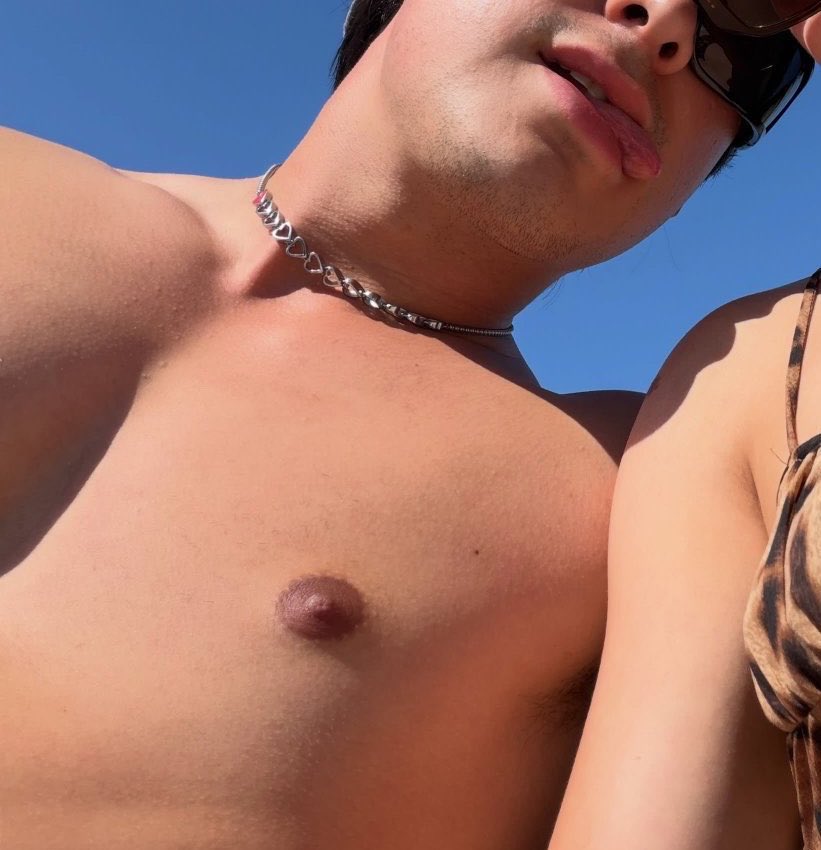 hudsonsshanes's tweet photo. refocusing on hudtits https://t.co/Y5goF8opGP