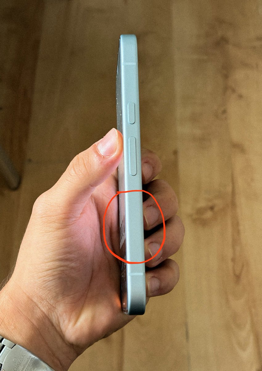 OutofGalaxyy's tweet photo. Only after moving to an Android, I realized how AMAZING the Camera Control is on my iPhone

There is no faster and more comfortable way to open a camera app. Period. https://t.co/iSzIUtu7LU