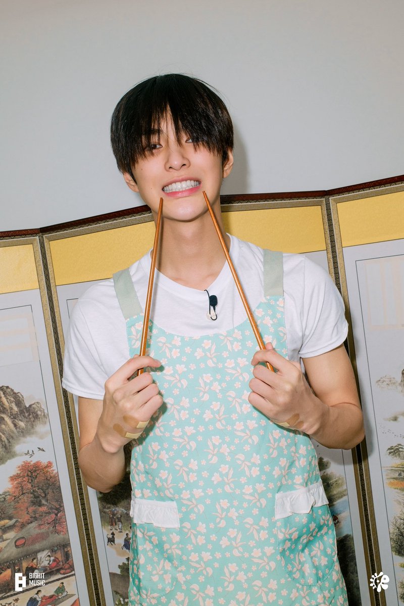 ahnkeonhopics's tweet photo. KEONHO - Chuseok Cooking Photo Sketch 

#KEONHO #건호 https://t.co/CS9YJbllNO