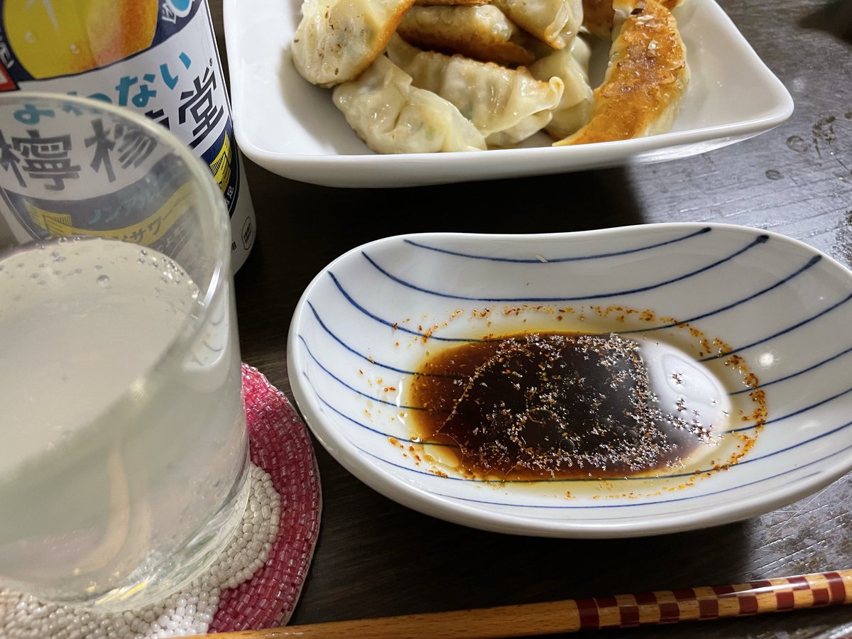 NicoleKidman28's tweet photo. シゴオワからの浜松餃子🥟
昼飯🍚無しだから
多分お腹に染みるはず🥹

頂きまーす☆ https://t.co/BxWh9RCUdr