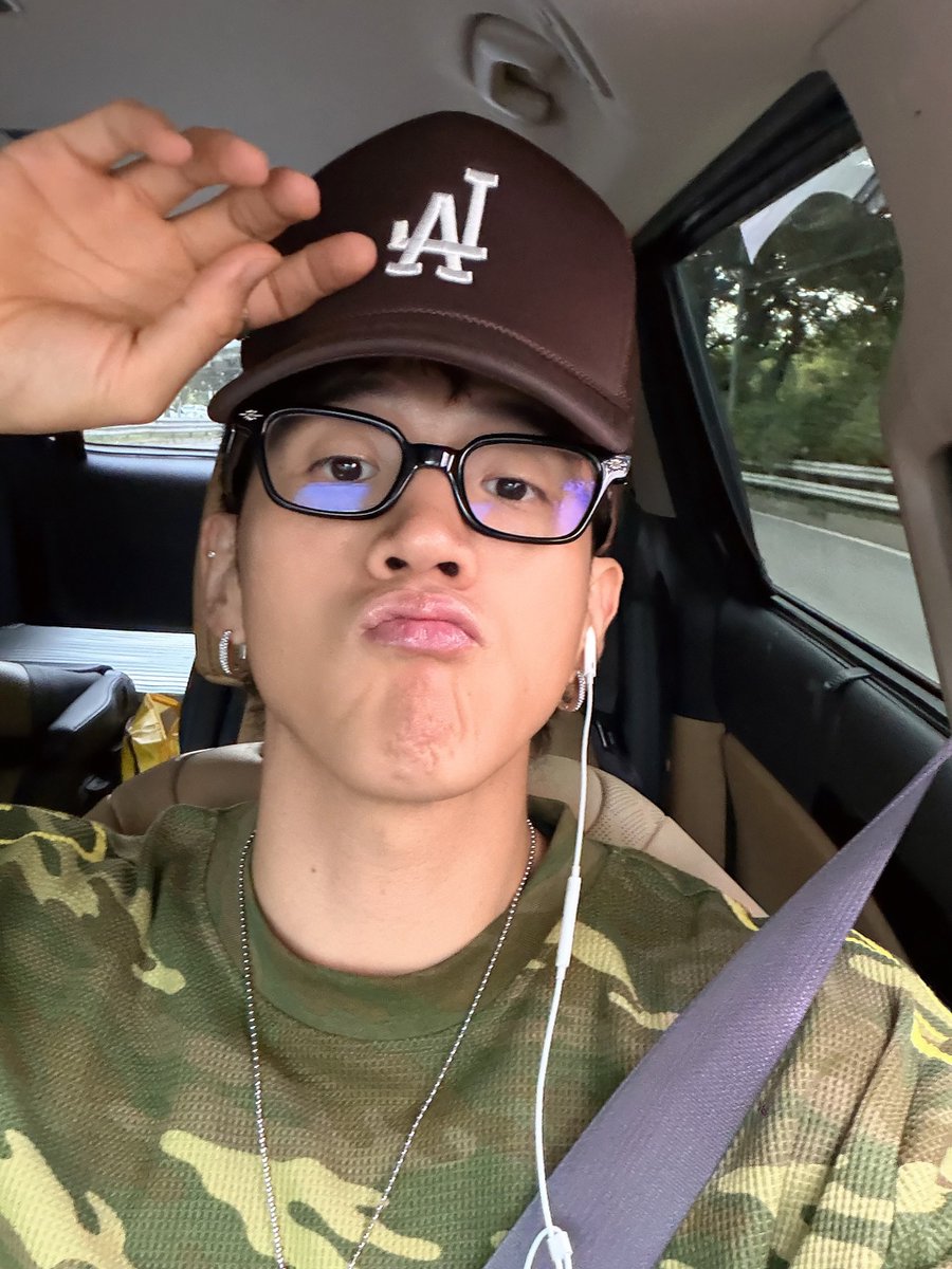 4SominAndBM's tweet photo. [🫧] 260926 08:08 KST 
♣️:

"I'm going to board the plane hehe"
"Goober type beat" https://t.co/Cp9tV45kuw