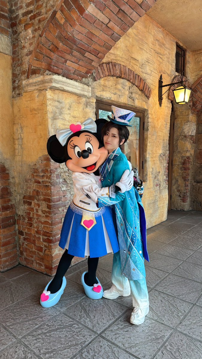rourou1031's tweet photo. 今日いました！
ミニーちゃんにハグしてもらってすごいニコニコしてる✨✨✨
#raoto_p 
 #Dハロ  
 #Dハロ仮装  
 #Dハロ仮装2026 https://t.co/7WWPZC2hKK
