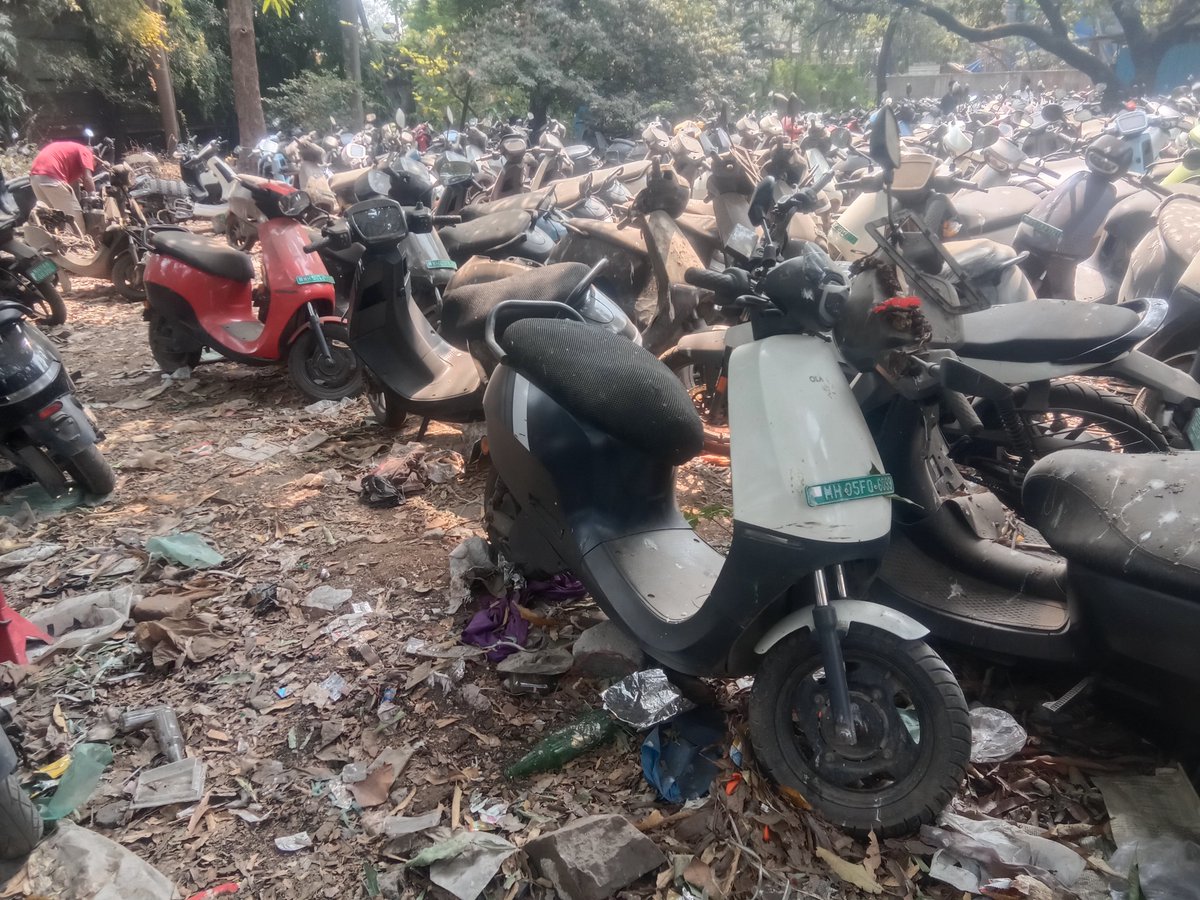 HiteshM10321242's tweet photo. @OlaElectric Scammer @bhash and @OlaElectric when you will repair my scooter it's been more than 7months it's not working and your estimated date  is gone and your @olaelectric team is closing ticket without consent or repairing my scooter. Stop scamming indians by selling defective scooter. https://t.co/qlA5NvqCxl