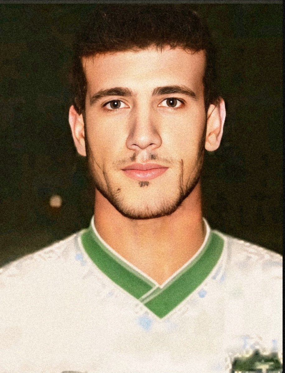 ashiq_almadi's tweet photo. لاعب كرة قدم سعودي راحل، توفى في عز شبابة بحادث سير رحمه الله .. من هو؟ https://t.co/r7JwD0uu6t