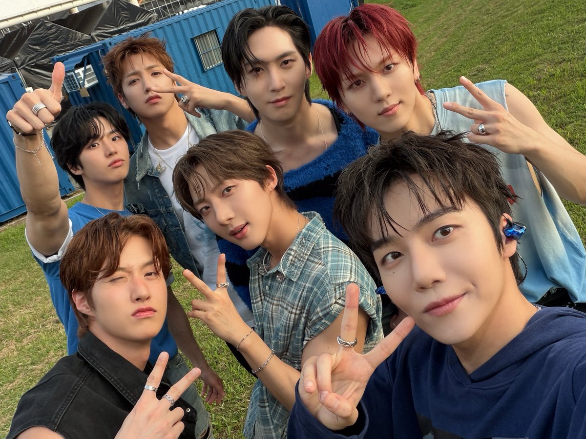 CUBE_PTG's tweet photo. [📸] 260926 @ KRAZY Music Festival Taipei

이거지 이게 펜타곤 무대지 🎶
UNIVERSE+PENTAGON+SUNSET=💯
KRAZY Music Festival Taipei Thank You! 

#펜타곤 #PENTAGON
#PENTAGON_10th_Anniversary https://t.co/RnrPYOM3ye