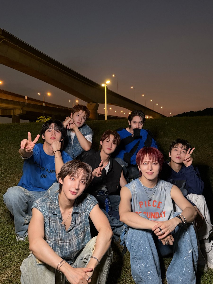 CUBE_PTG's tweet photo. [📸] 260926 @ KRAZY Music Festival Taipei

이거지 이게 펜타곤 무대지 🎶
UNIVERSE+PENTAGON+SUNSET=💯
KRAZY Music Festival Taipei Thank You! 

#펜타곤 #PENTAGON
#PENTAGON_10th_Anniversary https://t.co/RnrPYOM3ye