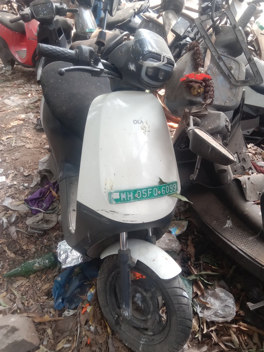HiteshM10321242's tweet photo. @OlaElectric Scammer @bhash and @OlaElectric when you will repair my scooter it's been more than 7months it's not working and your estimated date  is gone and your @olaelectric team is closing ticket without consent or repairing my scooter. Stop scamming indians by selling defective scooter. https://t.co/qlA5NvqCxl