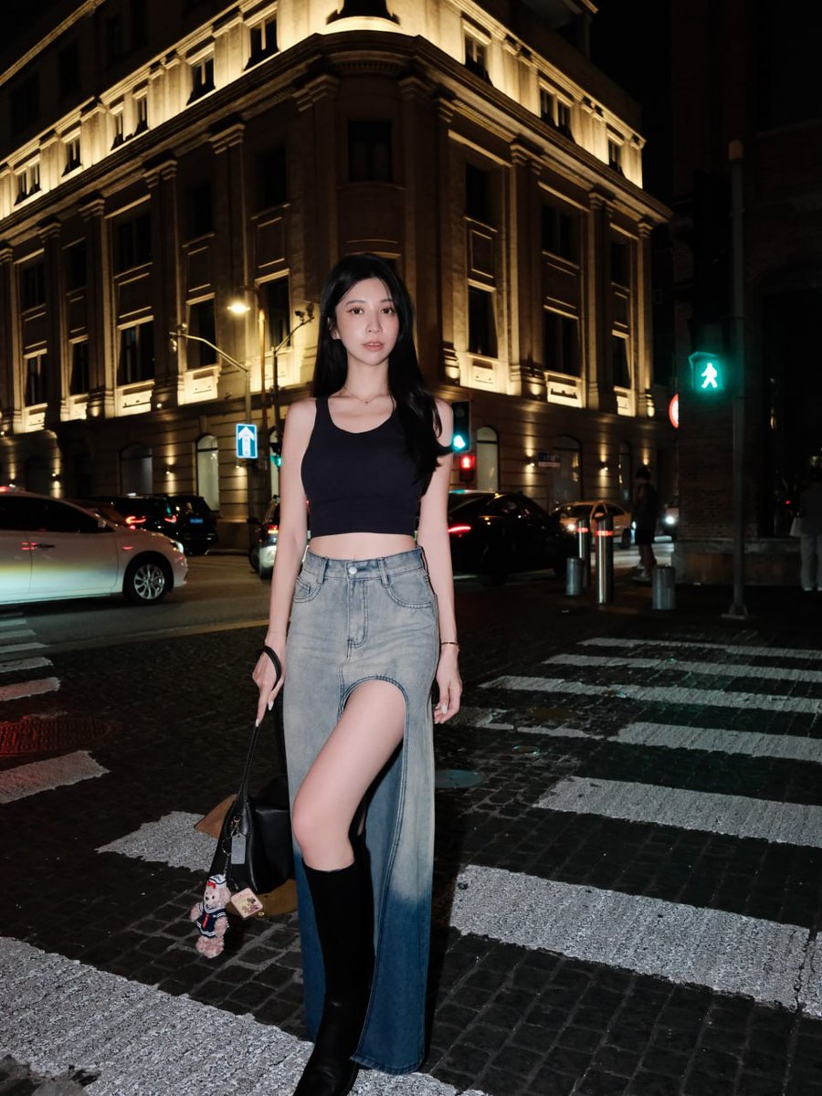 Chenczyg's tweet photo. 中国上海外滩真的太漂亮了，直接出片📸 https://t.co/vTNMwxUSmU