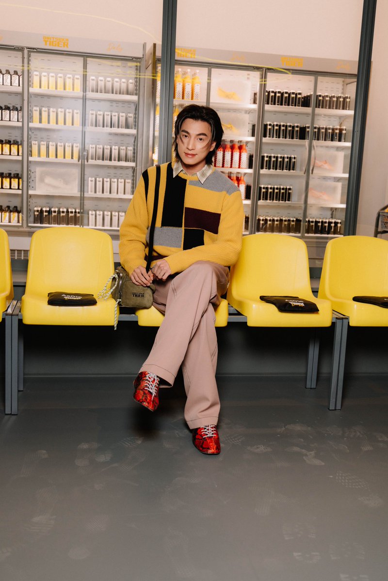 OnitsukaTiger's tweet photo. Brand Ambassadors Gulf Kanawut and Bifern attended Onitsuka Tiger Spring Summer 2027 show at Milan Fashion Week.
 
#OnitsukaTigerSS27
#OnitsukaTiger #MilanFashionWeek #MFW https://t.co/mdq0nuDtU2