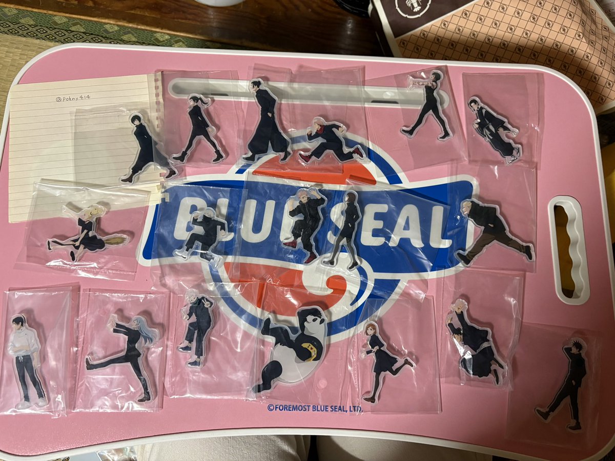 pohny414's tweet photo. 【呪術廻戦一番くじ】

譲）写真のお好きなの

求）H賞アクリルバッジ
      五条悟（大人・学生）2種

1.1または2.2の交換可能🙇‍♀️
郵送のみ交換希望📮

気軽にお声がけ下さい。
 #呪術廻戦 
 #一番くじ https://t.co/gnRGEFgkLl