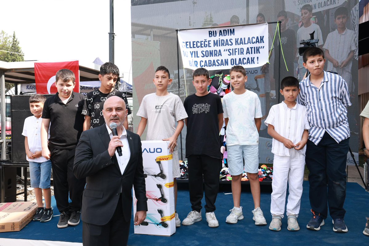 AkKahramanmaras's tweet photo. Çabasan Tekstil Fabrikası tarafından düzenlenen Fabrika Çalışanlarının ve Ailelerinin katılımlarıyla gerçekleşen "Geleneksel Çabasan Şenliği Programı’na” katılım sağladık.

Çocuklarımızın yüzünü güldürmek, onlarla ve aileleri ile birlikte zaman geçirmek ve güzel anılar biriktirmek bizler için büyük bir mutluluk.🙂

Geleceğimizin teminatı çocuklarımızın ve kıymetli ailelerimizin heyecanına ortak olduğumuz bu anlamlı program için başta Çabasan Tekstil Yönetim Kurulu Başkanı Sn.Şahin Balcıoğlu ve kıymetli ailesi olmak üzere emeği geçen herkese teşekkür ederiz.

#AKPARTİ
#Kahramanmaraş 🇹🇷