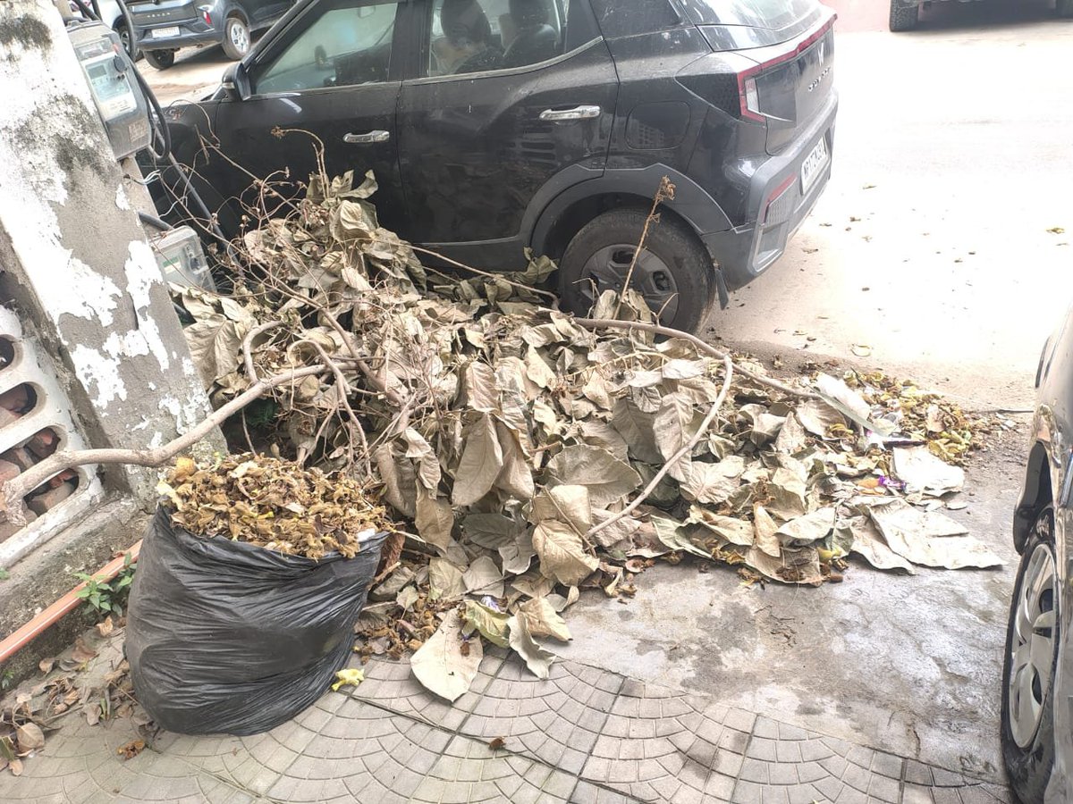 RWAGURUGRAM's tweet photo. Please take a Look at the condition of sector 9A Gurugram (ward8- zone 2)

Gurugram cannot become a world-class city with MCG’s slum-class sanitation management 🤮🤮

MCG has repeatedly proved it is simply not competent to manage sanitation in planned colonies. 

Sector 9A has gone two months without regular sweeping and still no solution in sight. 

When it comes to sanitation there is ZERO supervision and unlimited excuses.
The only thing MCG can do is the conversion of planned colonies into slums.

@MunCorpGurugram 
@OfficialGMDA 
@cmohry 
@NayabSainiBJP 
@Rao_InderjitS 
@RaoNarbir 
@bjparchanagupta 
@ArtiSinghRao 
@ulbharyana 
@moefcc 
@MoHUA_India 
@MoHFW_INDIA 
@HspcbN 
@SwachhBharatGov 
@SwaachBharat 
@SwachSurvekshan 
@VipulGoelBJP
@CPCB_OFFICIAL 
@DC_Gurugram
@