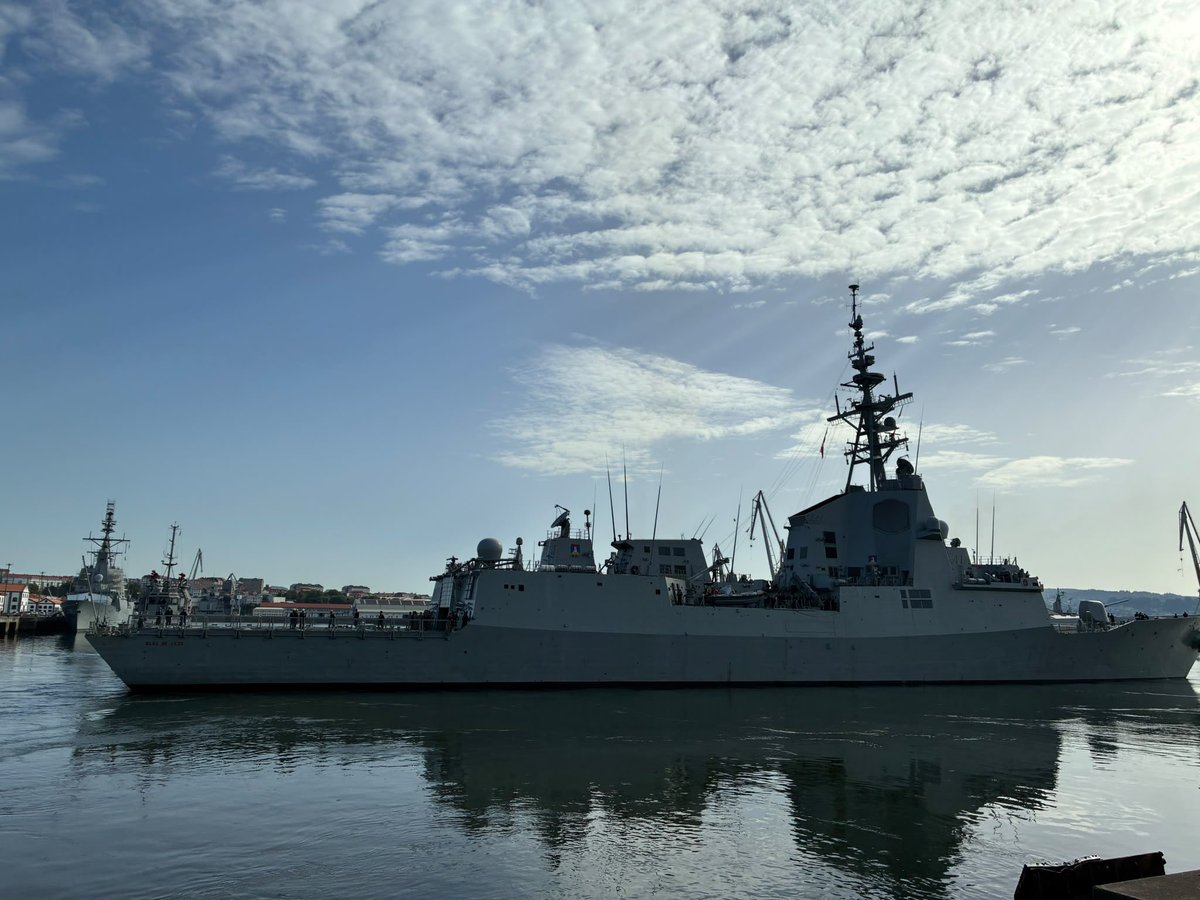Defensagob's tweet photo. ⚓️ Ferrol despide a la fragata Blas de Lezo, que se suma a la labor de la @Armada_esp en misiones #OTAN.

🇪🇸 Un acto que muestra el compromiso de España con la paz y seguridad, en el que la ministra de Defensa ha arropado y deseado suerte a la tripulación.

🫡¡Buena singladura! https://t.co/TXReFlPdnZ