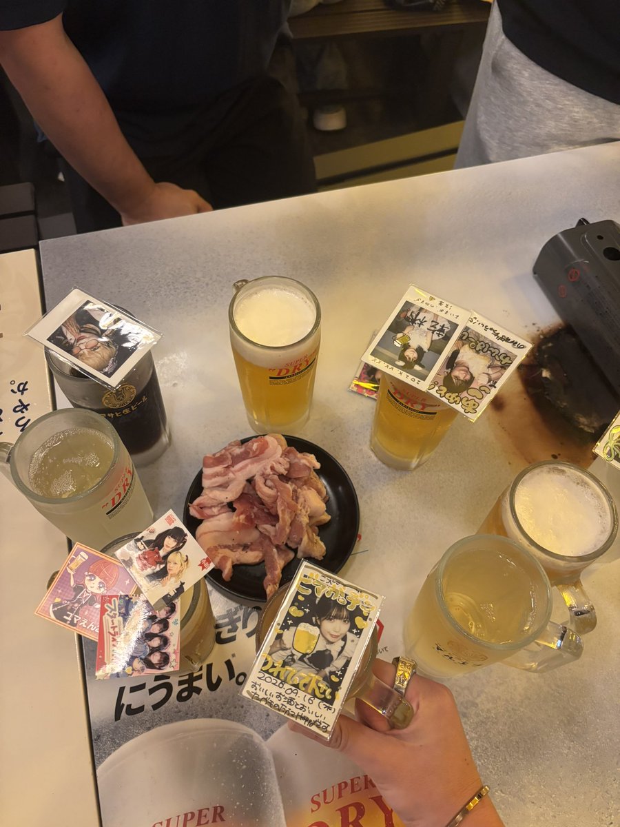 koochiiin's tweet photo. オタクがビアガーデン来るとこうなる🥰
夏はまだまだ終わらないw
かんぱ〜い！！すでに酔っ払いw https://t.co/ra0otnHfUw
