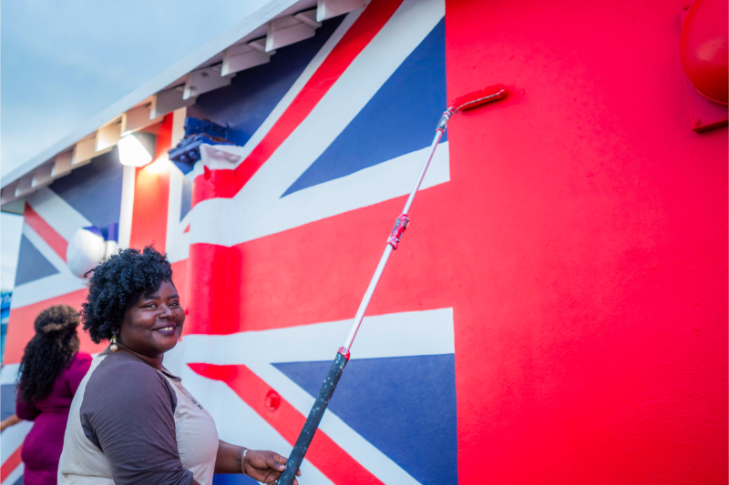 bernewsdotcom's tweet photo. The Bermuda flag mural at No. 1 Car Park on Front Street, originally created in 2015, has been restored | Read more: https://t.co/ClyRFuVQMw https://t.co/pLrGlWCYz8