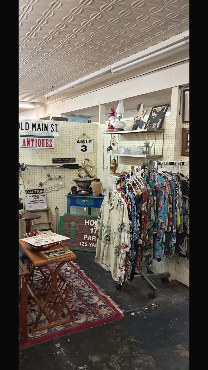 WinfredNei6ze's tweet photo. Vendor Spotlight! Every booth at Murphy’s Antique Mall has its own personality, and this week’s featured vendor is no exception. Stop by and explore their incredible selection! https://t.co/9roozQ4az7