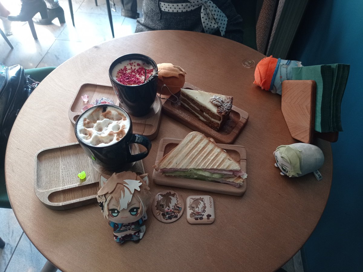 6otatochip's tweet photo. 🦊🐶🥧🥪 https://t.co/4Jf7DvN8HG