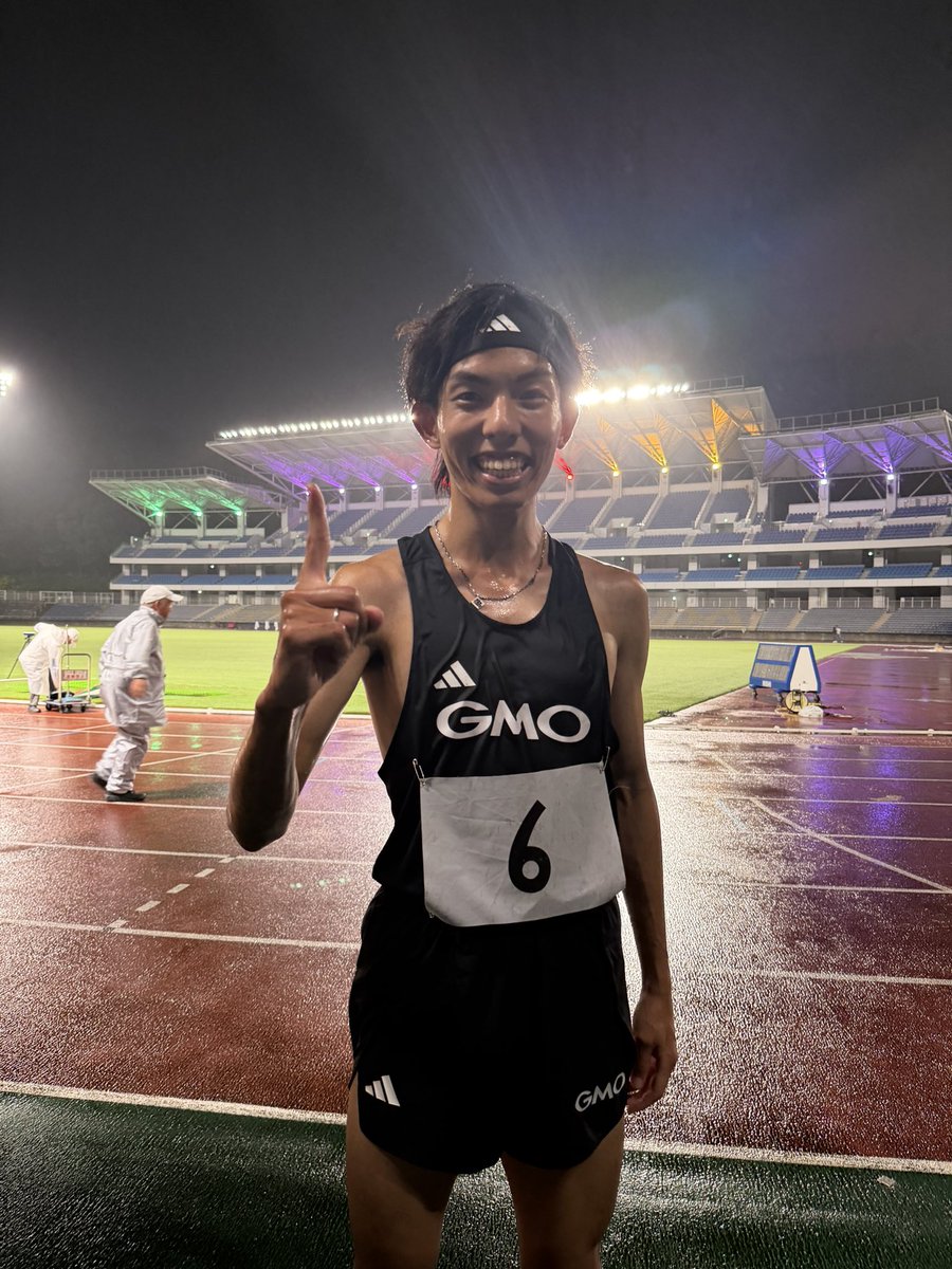 GMOrunningteam's tweet photo. #黒田朝日選手 が #GMOインターネットグループ 所属後初のレースに出場🔥

デビュー戦となった「絆記録会」で、見事総合1位に輝きました🥇✨

【絆記録会】
⏱️ 13:33.98
🏆 総合1位

新たなスタートを切った黒田選手への熱い応援を、引き続きよろしくお願いします！ https://t.co/5oiWSfEH0b
