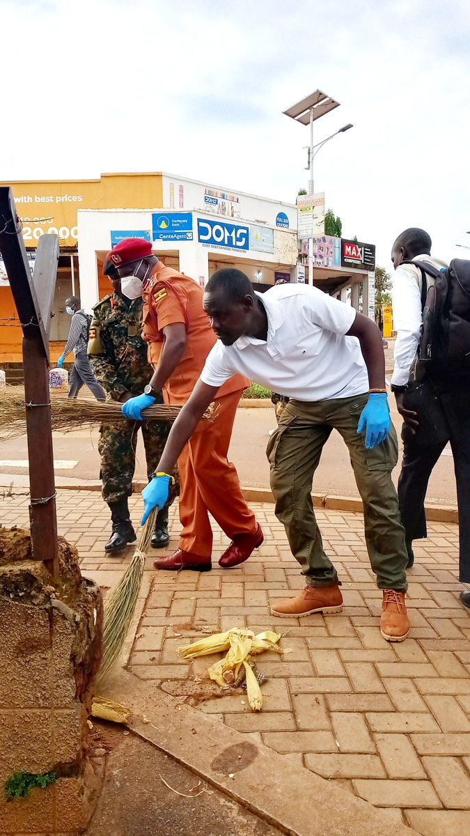 ObalimTonny's tweet photo. Today, I joined fellow leaders and community members in the National Cleaning Day activities in Laroo-Pece Gulu City.

A clean city starts with all of us. I appreciate everyone who came out and contributed in one way or another.

Thank you for showing up.

#NationalCleaningDay https://t.co/2HsWvOsg0y