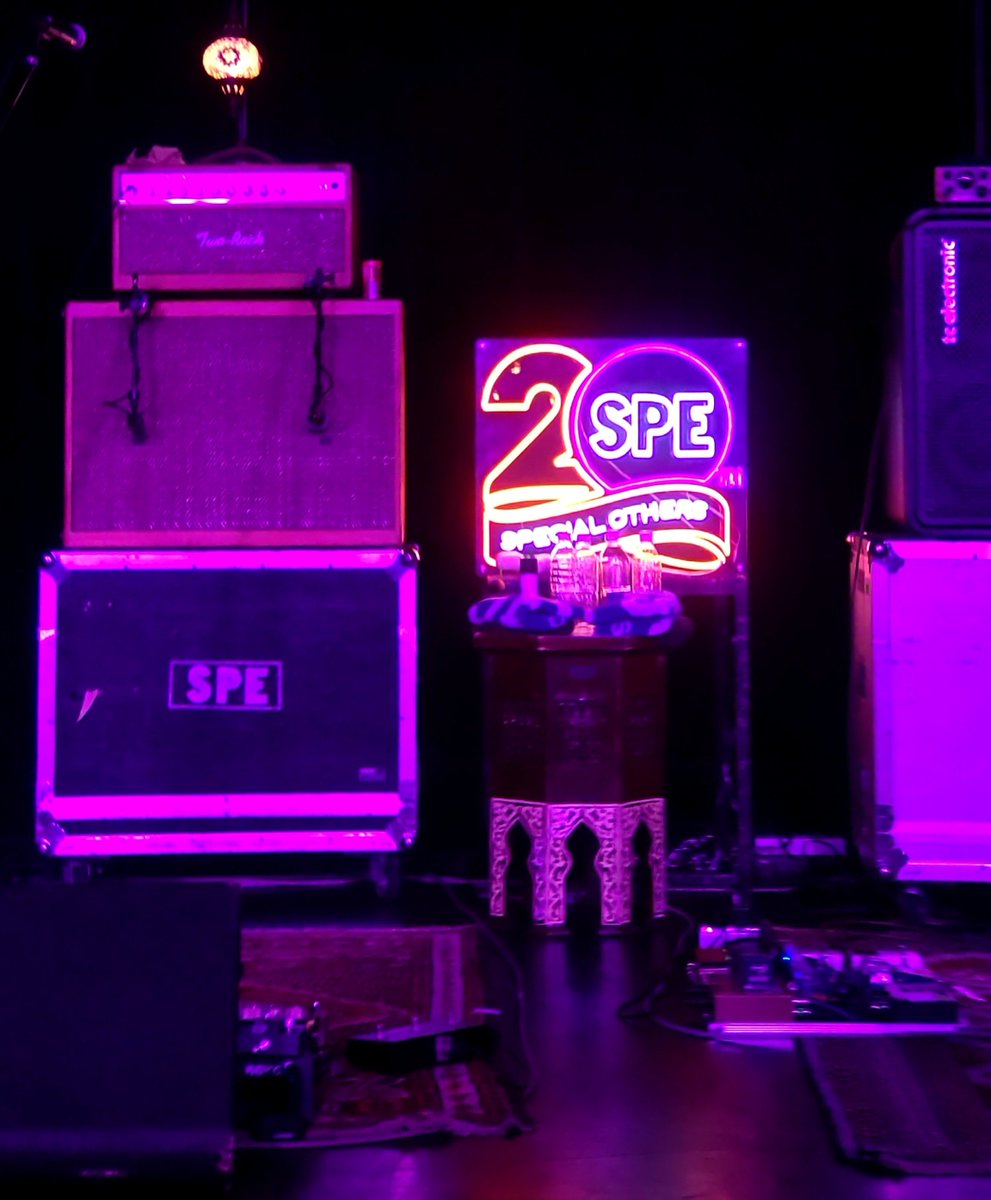 tendon0219's tweet photo. SPECIAL OTHERS20周年ライブ終了。素���らしい演奏、セトリに、円熟したバンドサウンドでテンションMAX！そして軽妙なMCも素晴らしかった。特にドラムの良太さん、ほとんど健康の話wでも健康大事！
このまま60周年でも70周年でも続けてほしい！！
#SPECIALOTHERS
#スペアザ
#LIQUIDROOM
#20周年
#20th https://t.co/oJ1qcGcUuG