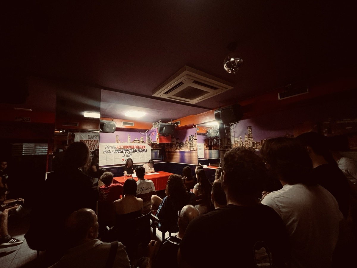 cjs_leon's tweet photo. Ayer presentamos la Coordinadora Juvenil Socialista en León.
Muchísimas gracias a todas por asistir a la presentación y quedaros para charlar un rato juntas.
Si quieres organizarte y luchar, contáctanos✊🏽🚩 https://t.co/O2Y7D1o1V2