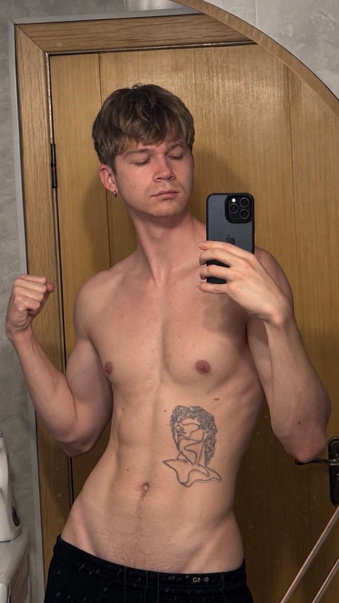 youriimagine's tweet photo. Just need some push-ups https://t.co/EWBz02Cke6