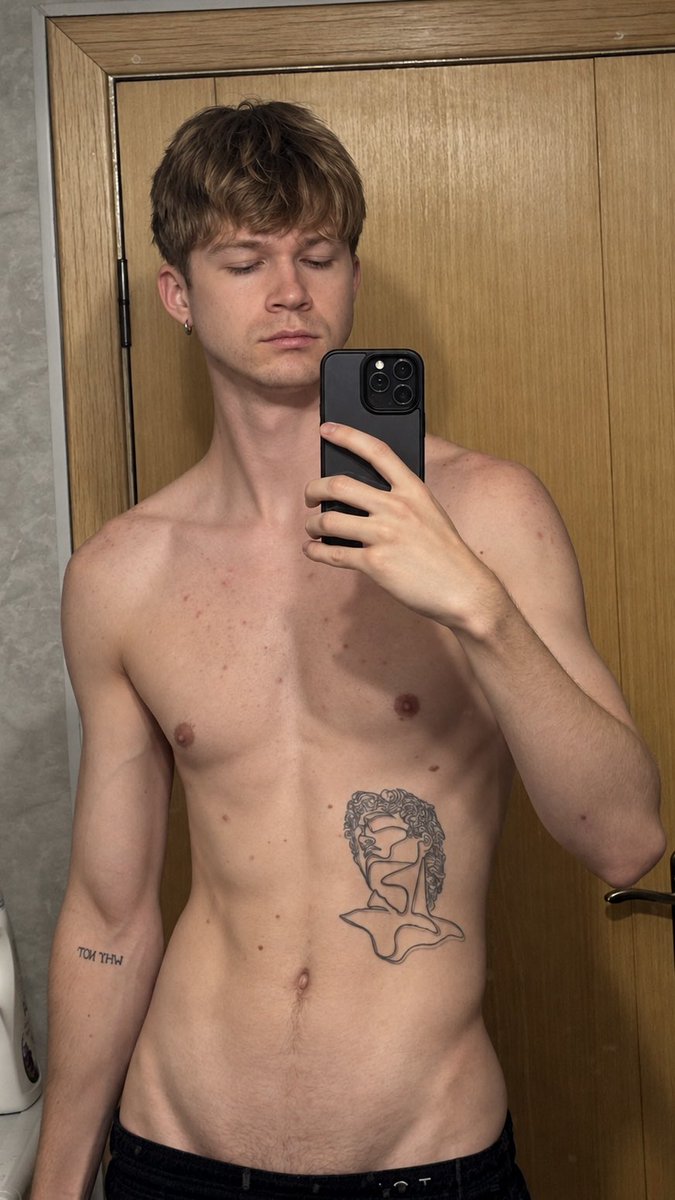 youriimagine's tweet photo. Just need some push-ups https://t.co/EWBz02Cke6