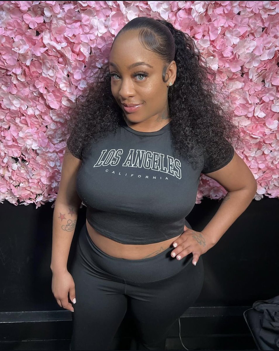 Nicolealex001's tweet photo. Pretty face, beautiful soul, and a heart full of dreams. ✨💕  
Walking in confidence, choosing peace, and becoming the woman I’m meant to be. 👑💫
#Confidence #BeautifulSoul #Queens #SelfLove #GoodVibes https://t.co/J1z7ho9Vzq