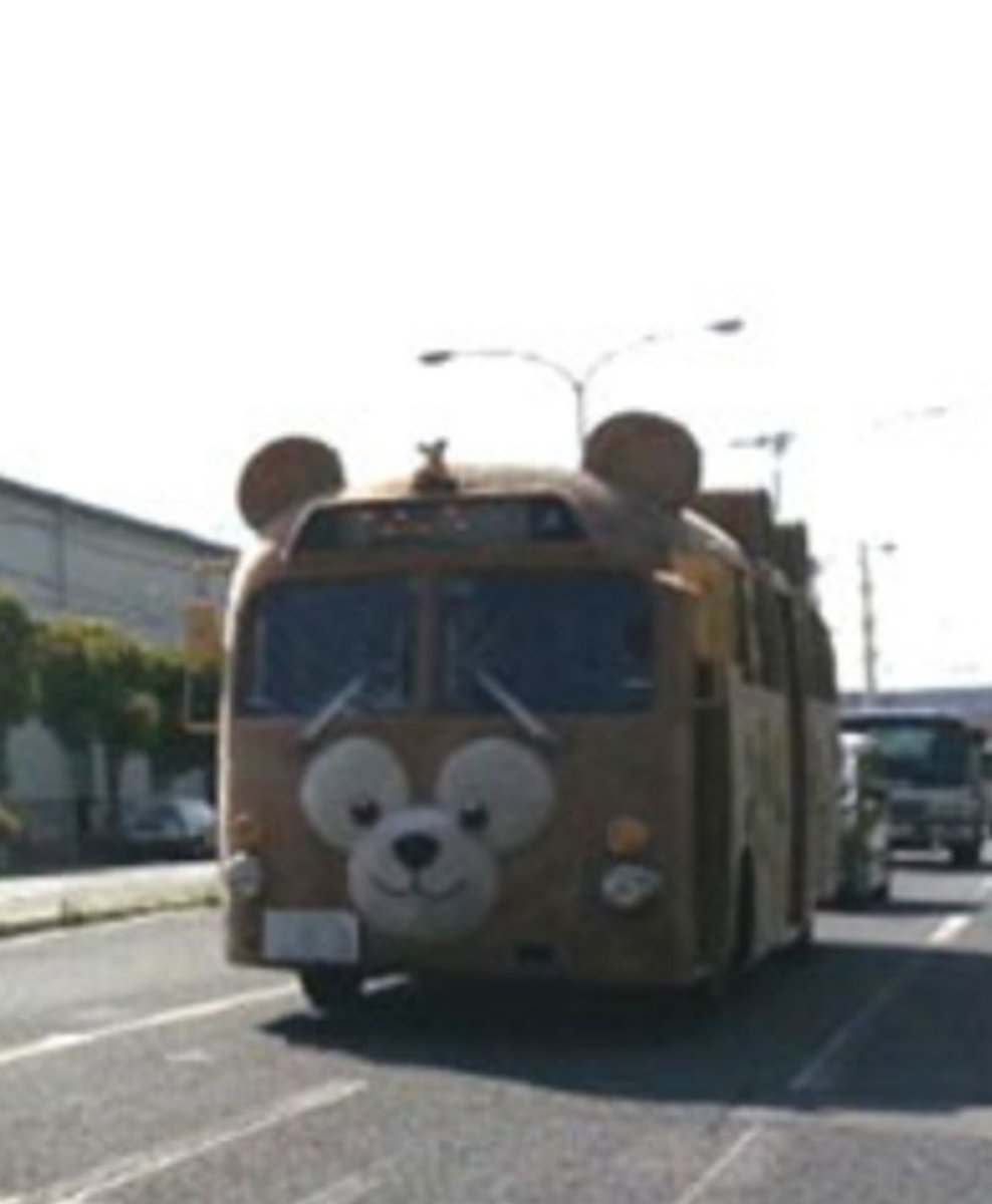 dannyatokuma's tweet photo. 昔、#公道で出会ったダッフィーバス、#シー駐車場で見たジェラトーニトラックにゃ〜✨️ https://t.co/fF5wax9WqZ